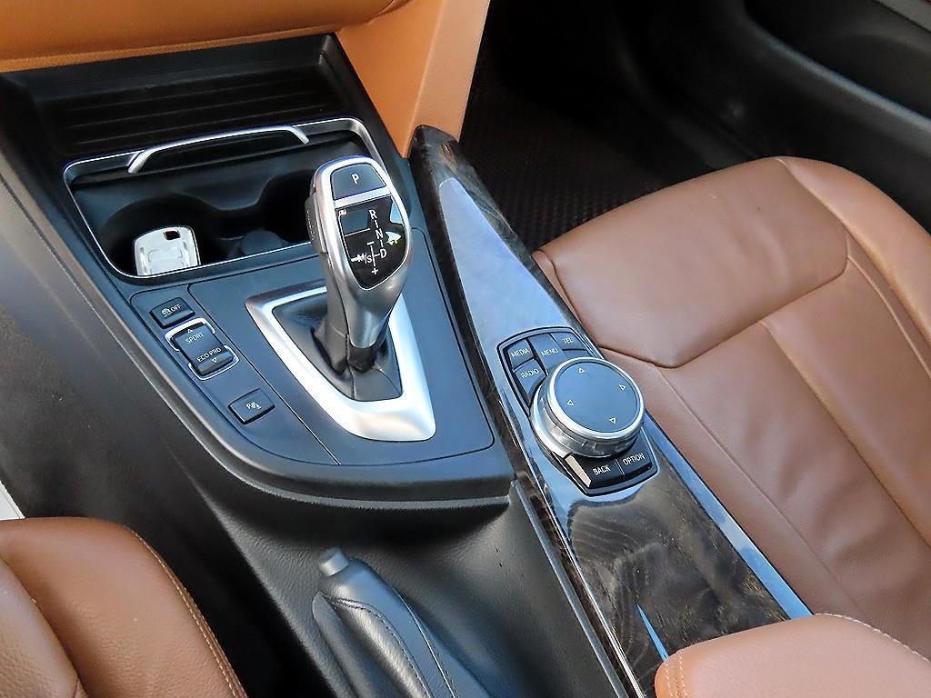 BMW 4시리즈 4시리즈 (F32) 420i 그란쿠페 럭셔리 이미지 11