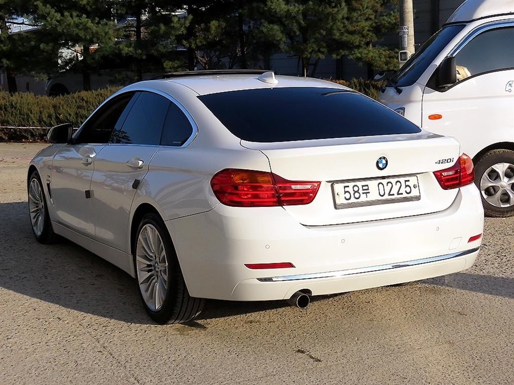 BMW 4시리즈 4시리즈 (F32) 420i 그란쿠페 럭셔리 이미지 3