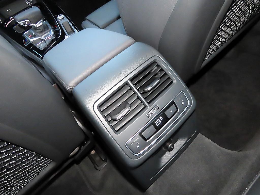 아우디 A4 A4 (B9) 40 TFSI 프리미엄 이미지 17
