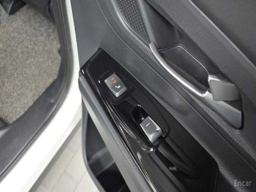 KG모빌리티(쌍용) 코란도 뷰티풀코란도 2WD 가솔린 1.5 C5 플러스 이미지 16