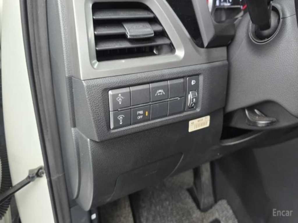KG모빌리티(쌍용) 코란도 뷰티풀코란도 2WD 가솔린 1.5 C5 플러스 이미지 18