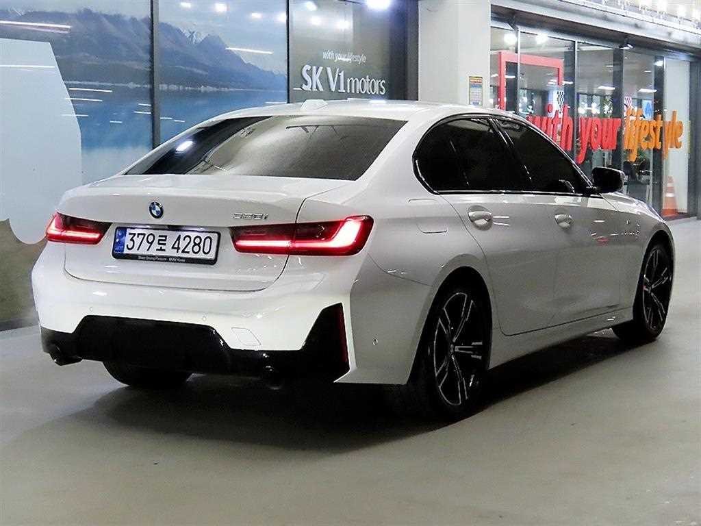 BMW 3시리즈 3시리즈 (G20) 320i M 스포츠 이미지 4