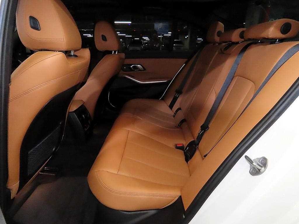 BMW 3시리즈 3시리즈 (G20) 320i M 스포츠 이미지 7