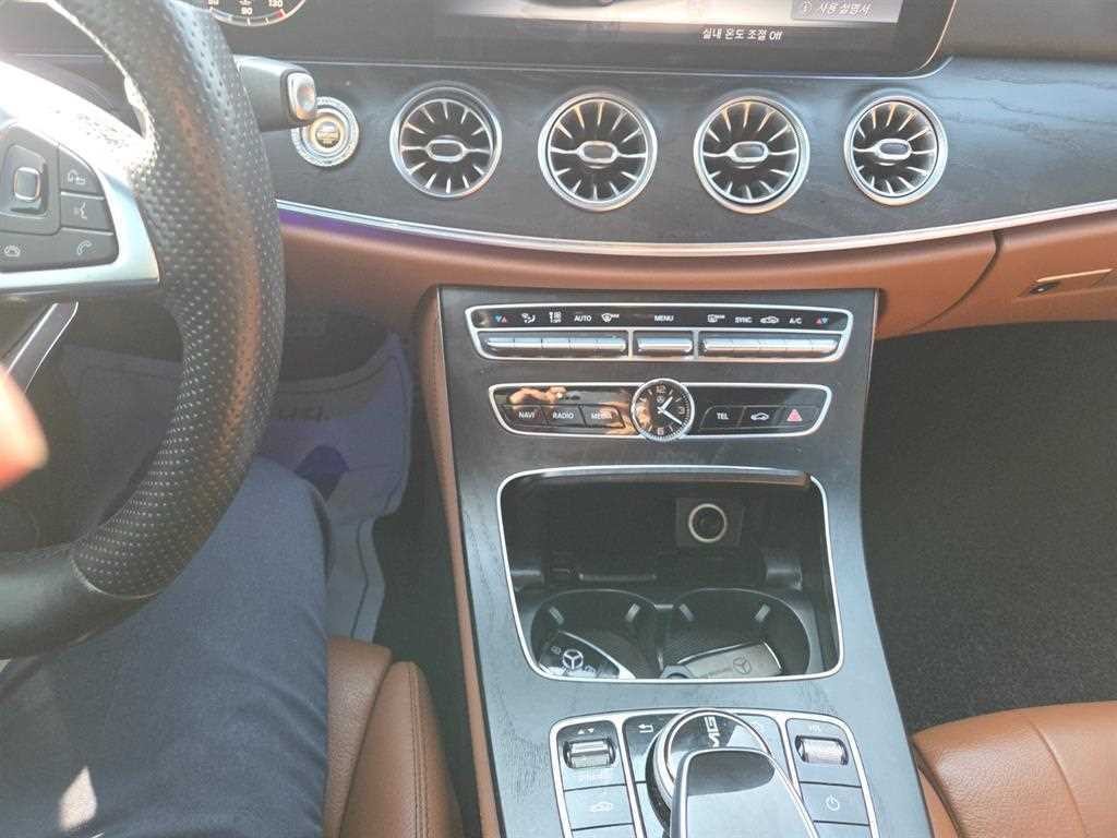 벤츠 E 클래스 E-클래스 W213 E220d 쿠페 이미지 10