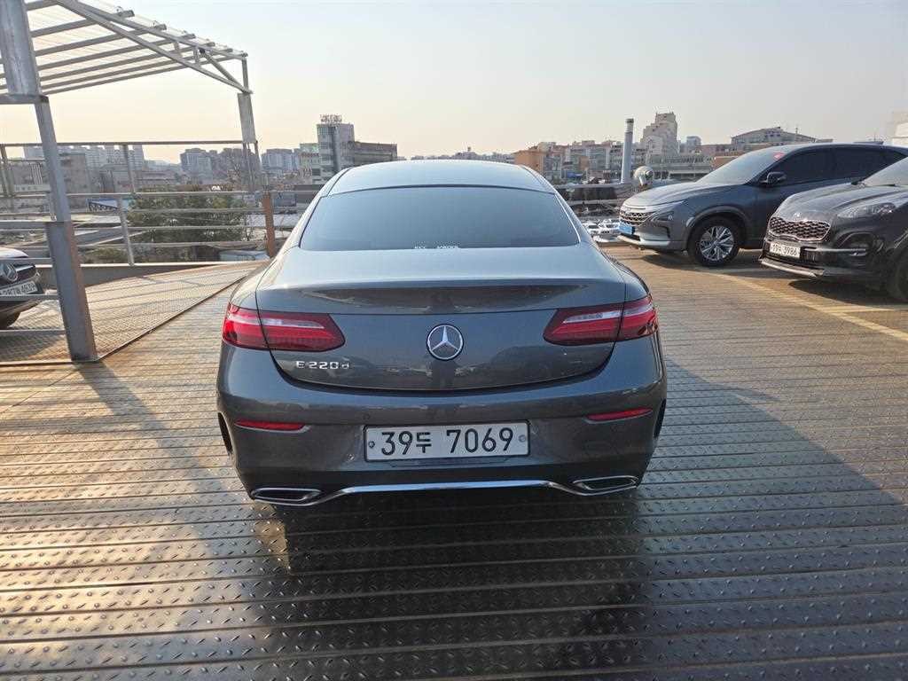 벤츠 E 클래스 E-클래스 W213 E220d 쿠페 이미지 3