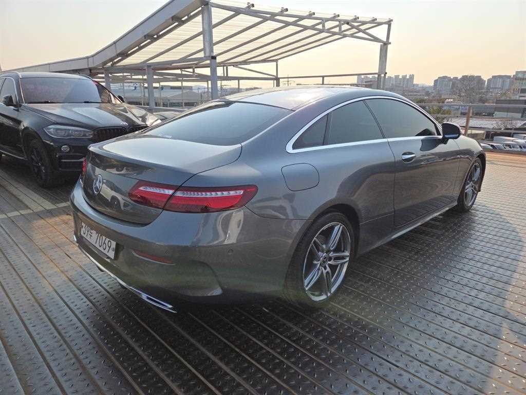 벤츠 E 클래스 E-클래스 W213 E220d 쿠페 이미지 4