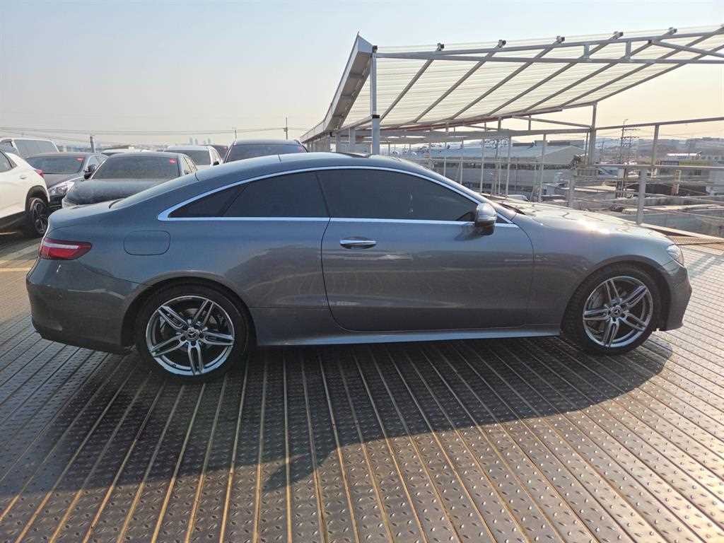 벤츠 E 클래스 E-클래스 W213 E220d 쿠페 이미지 5