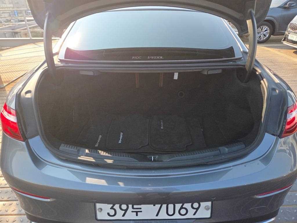 벤츠 E 클래스 E-클래스 W213 E220d 쿠페 이미지 6