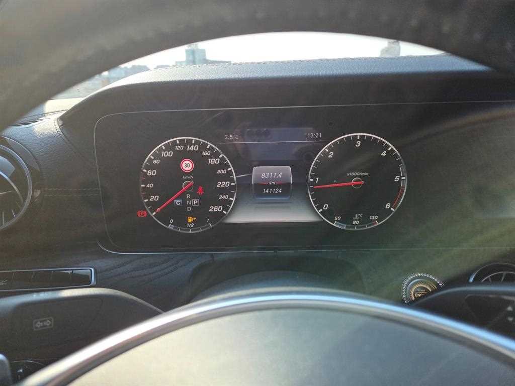 벤츠 E 클래스 E-클래스 W213 E220d 쿠페 이미지 9