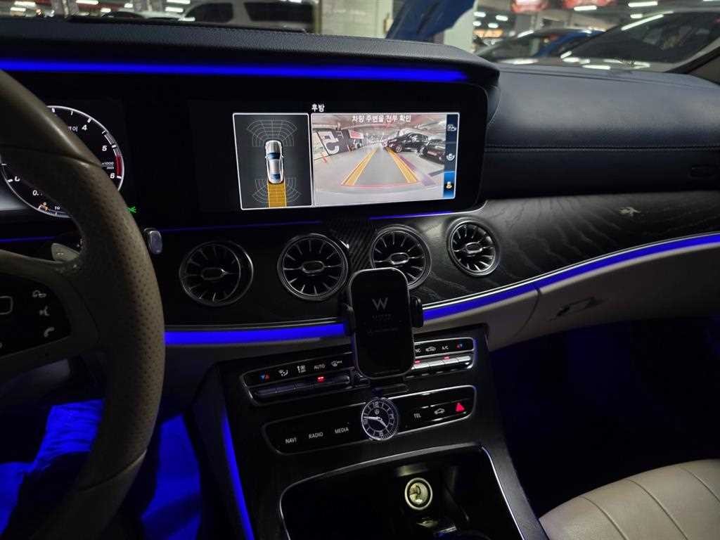 벤츠 E 클래스 E-클래스 W213 E220d 쿠페 이미지 11