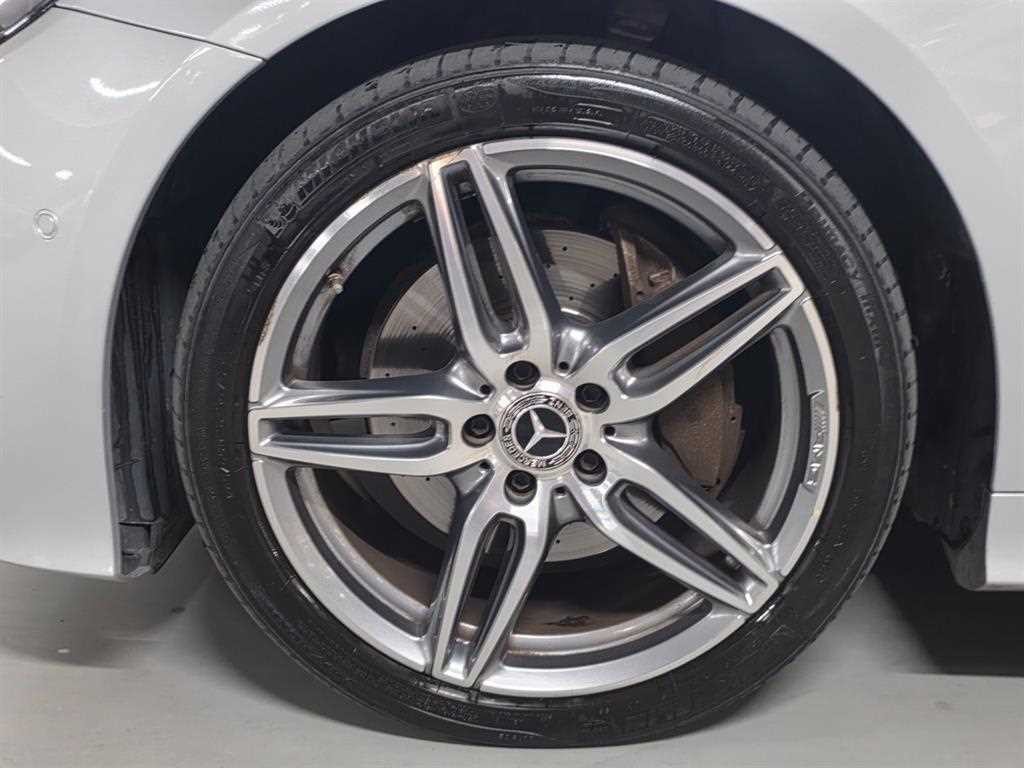 벤츠 E 클래스 E-클래스 W213 E220d 쿠페 이미지 17