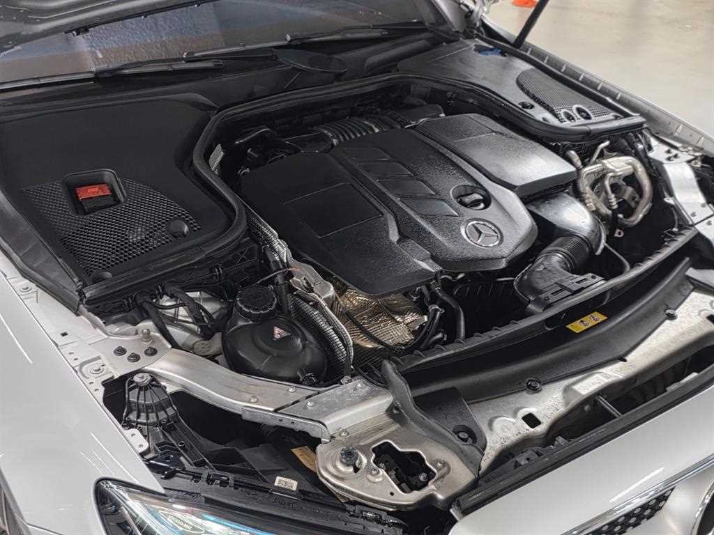 벤츠 E 클래스 E-클래스 W213 E220d 쿠페 이미지 19