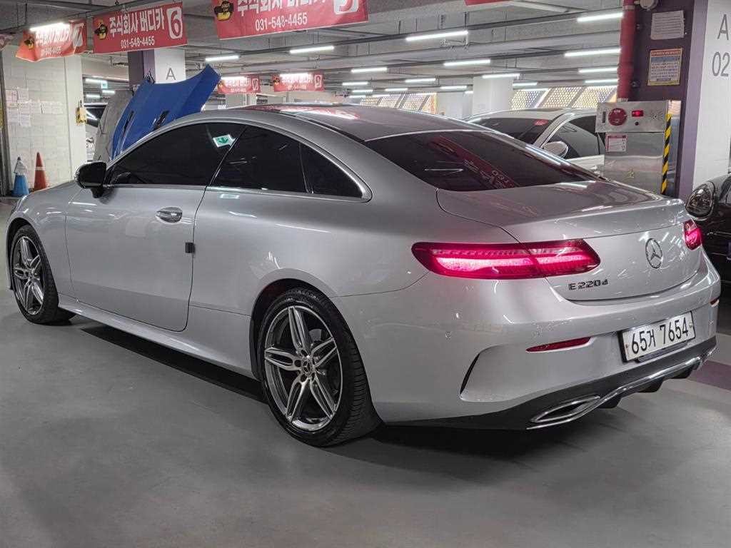 벤츠 E 클래스 E-클래스 W213 E220d 쿠페 이미지 5