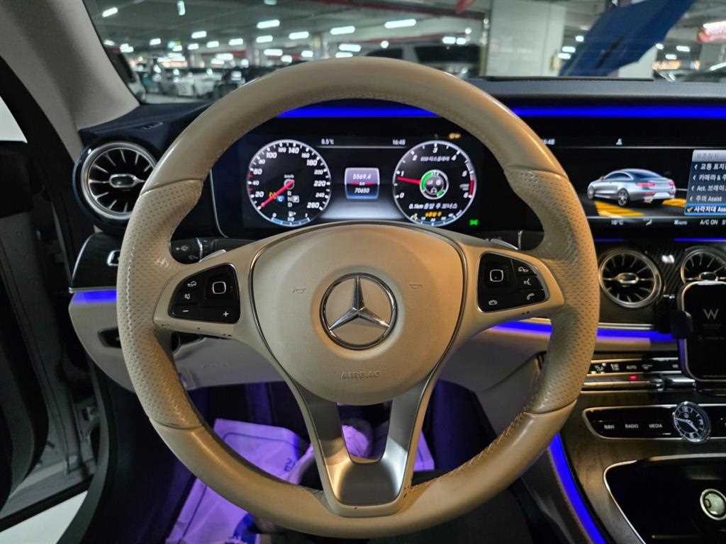 벤츠 E 클래스 E-클래스 W213 E220d 쿠페 이미지 8