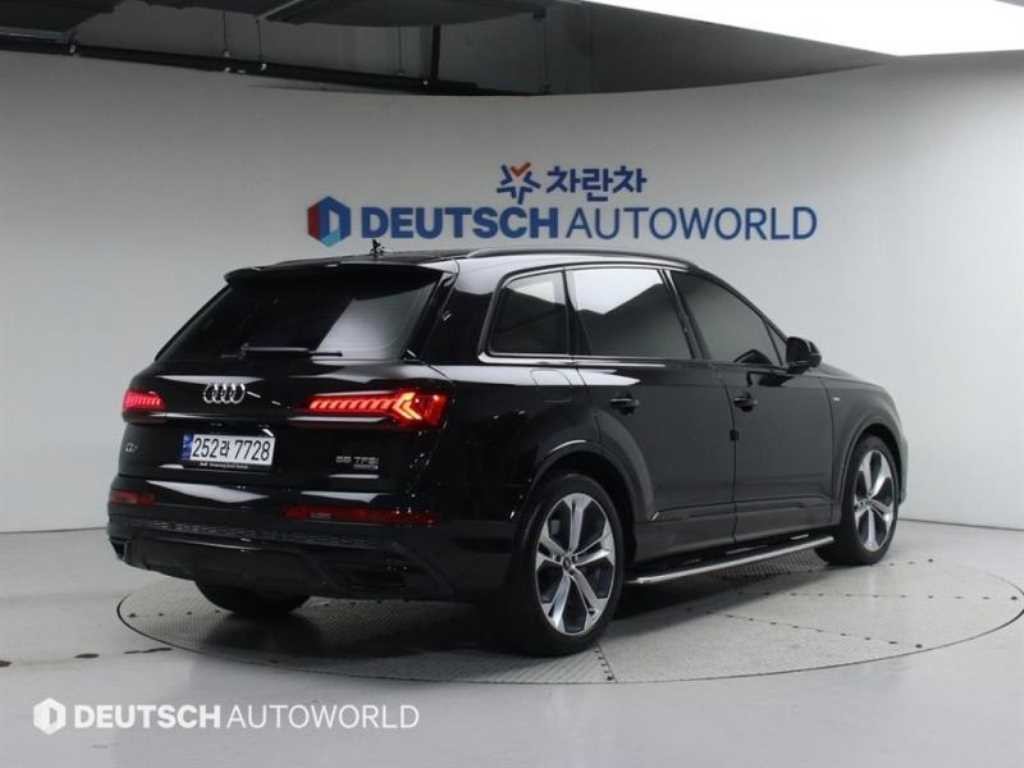 아우디 Q7 Q7 (4M) 55 TFSI 콰트로 프리미엄 이미지 2