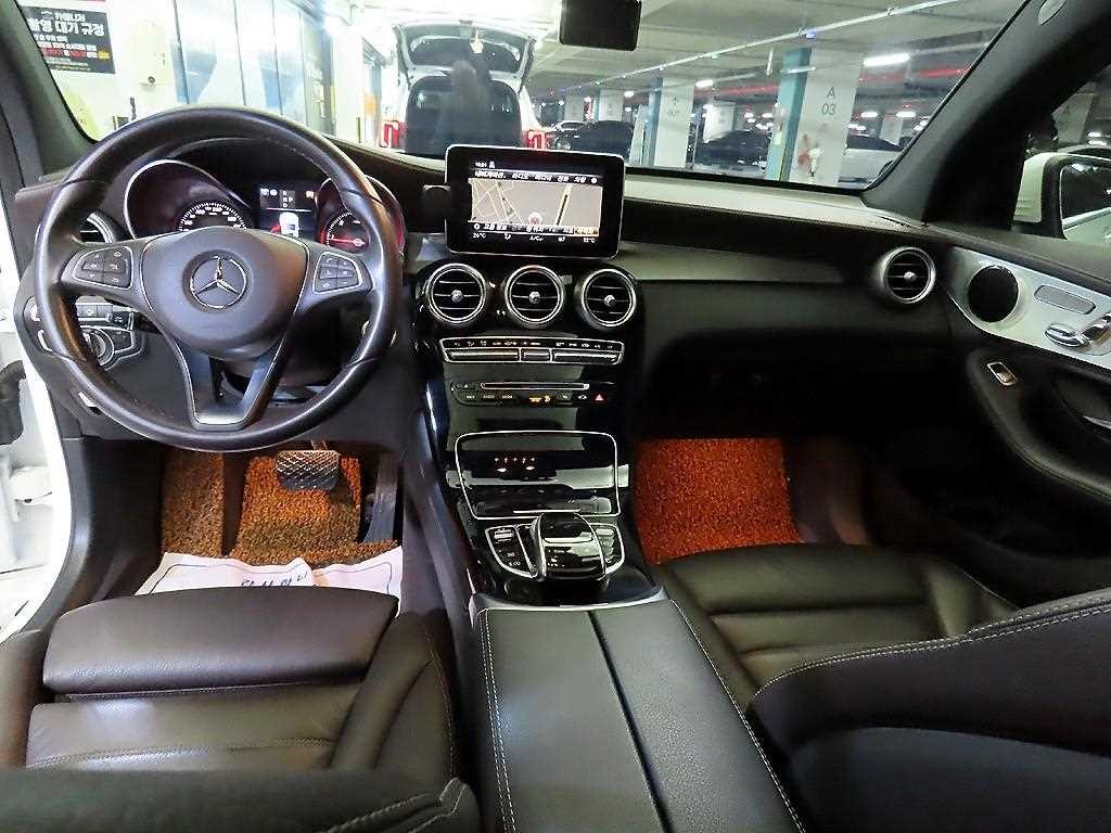 벤츠 GLC 클래스 GLC클래스 X253 GLC 220 d 4MATIC 프리미엄 쿠페 이미지 10