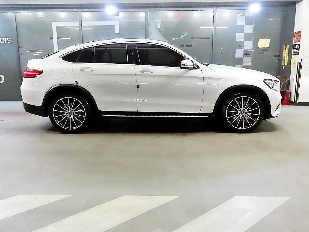 벤츠 GLC 클래스 GLC클래스 X253 GLC 220 d 4MATIC 프리미엄 쿠페 이미지 3