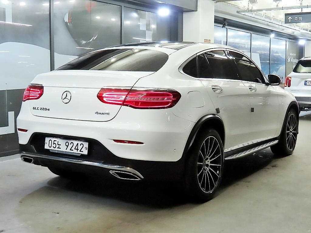 벤츠 GLC 클래스 GLC클래스 X253 GLC 220 d 4MATIC 프리미엄 쿠페 이미지 4