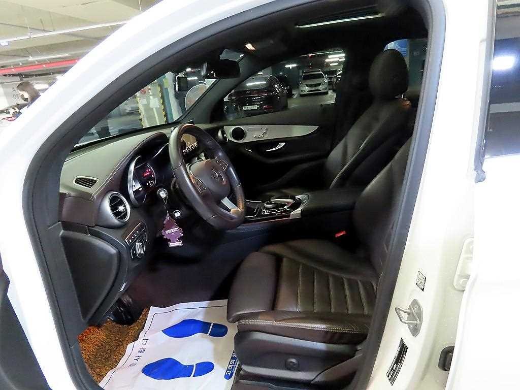 벤츠 GLC 클래스 GLC클래스 X253 GLC 220 d 4MATIC 프리미엄 쿠페 이미지 6