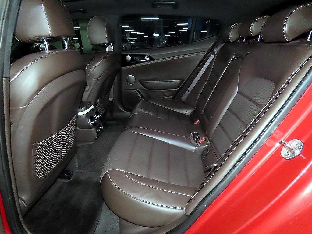 기아 스팅어 가솔린 2.0 터보 2WD 플래티넘 이미지 7