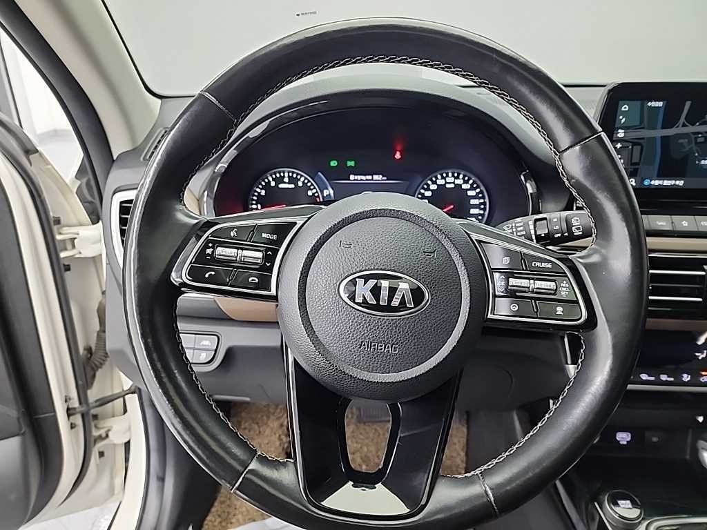 기아 셀토스 가솔린 1.6 터보 4WD 시그니처 이미지 9