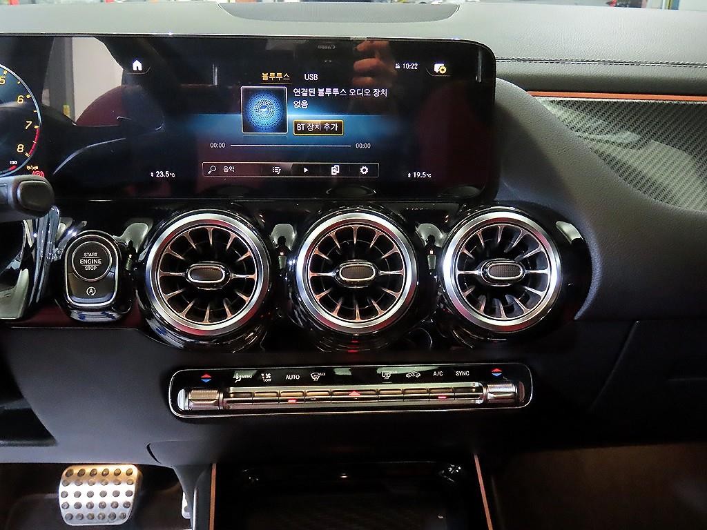 벤츠 GLA 클래스 GLA클래스 H247 GLA45 AMG 4MATIC + 이미지 11