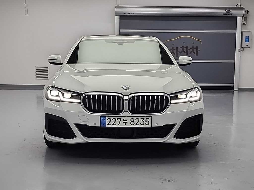 BMW 5시리즈 5시리즈 (G30) 530e M 스포츠 이미지 1
