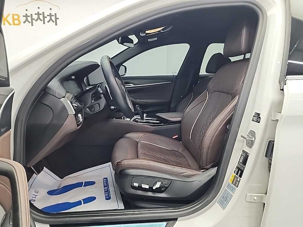 BMW 5시리즈 5시리즈 (G30) 530e M 스포츠 이미지 11