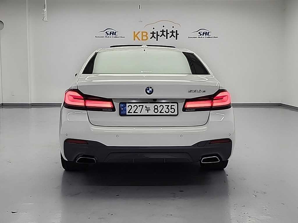 BMW 5시리즈 5시리즈 (G30) 530e M 스포츠 이미지 3