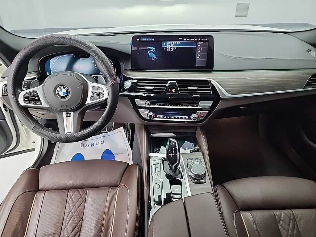 BMW 5시리즈 5시리즈 (G30) 530e M 스포츠 이미지 7