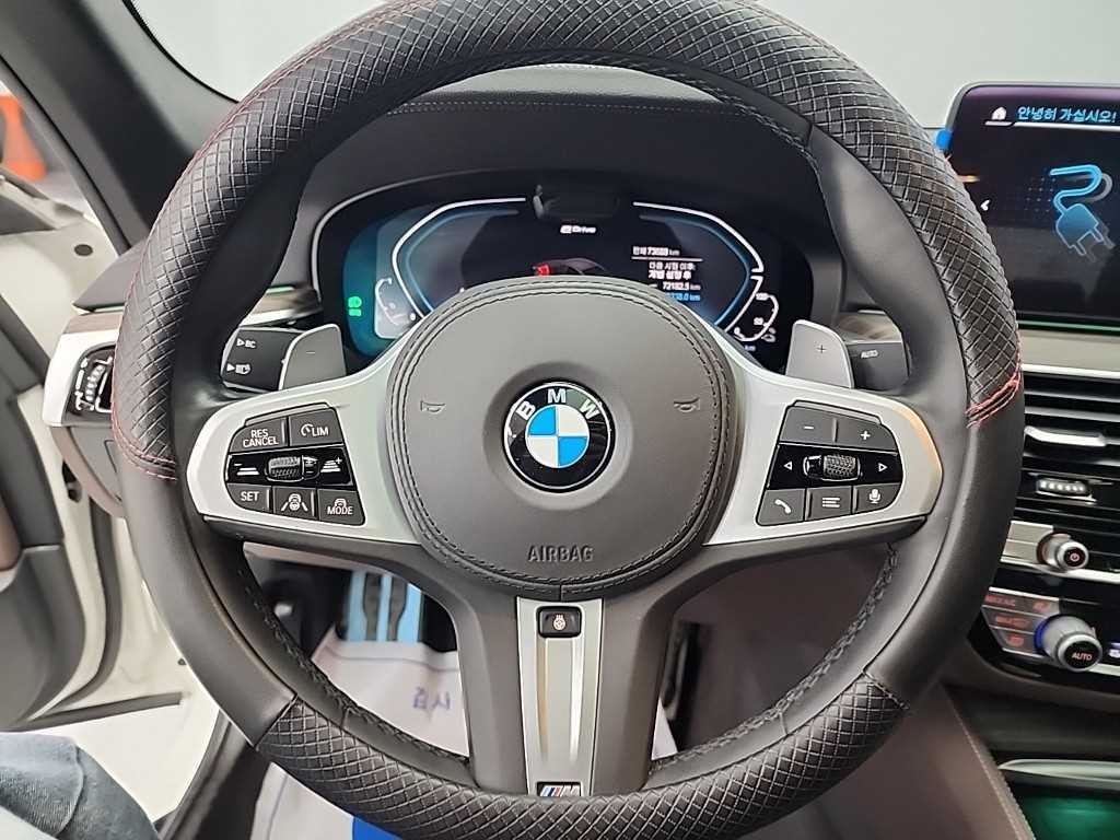 BMW 5시리즈 5시리즈 (G30) 530e M 스포츠 이미지 9