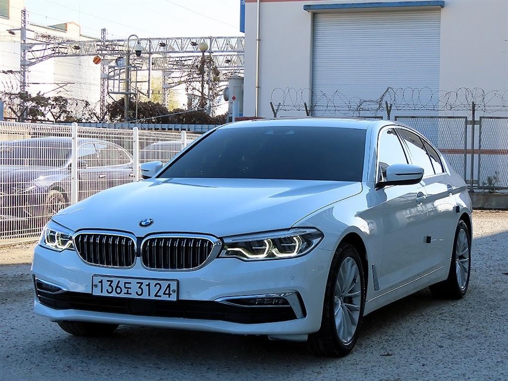 BMW 5시리즈 5시리즈 (G30) 530i xDrive 럭셔리 플러스 이미지 2