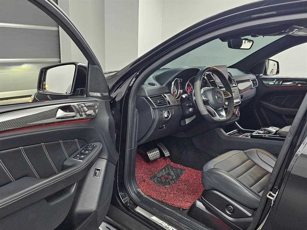 벤츠 GLE 클래스 GLE 클래스 W166 GLE 63 AMG S 4MATIC 쿠페 이미지 12
