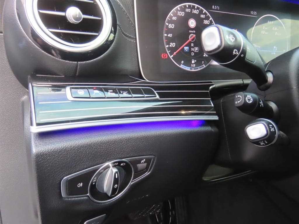벤츠 E 클래스 E-클래스 W213 E400 4MATIC 익스클루시브 이미지 12