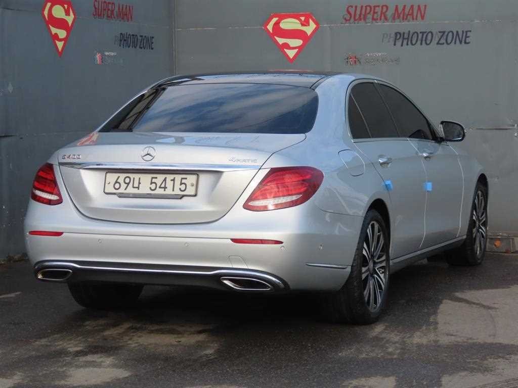 벤츠 E 클래스 E-클래스 W213 E400 4MATIC 익스클루시브 이미지 3