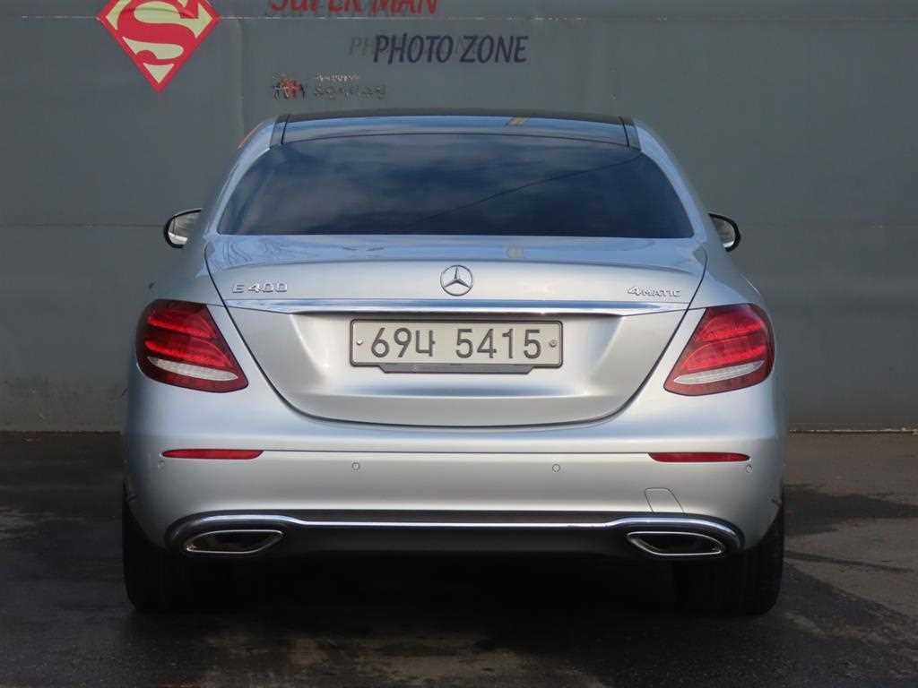 벤츠 E 클래스 E-클래스 W213 E400 4MATIC 익스클루시브 이미지 4