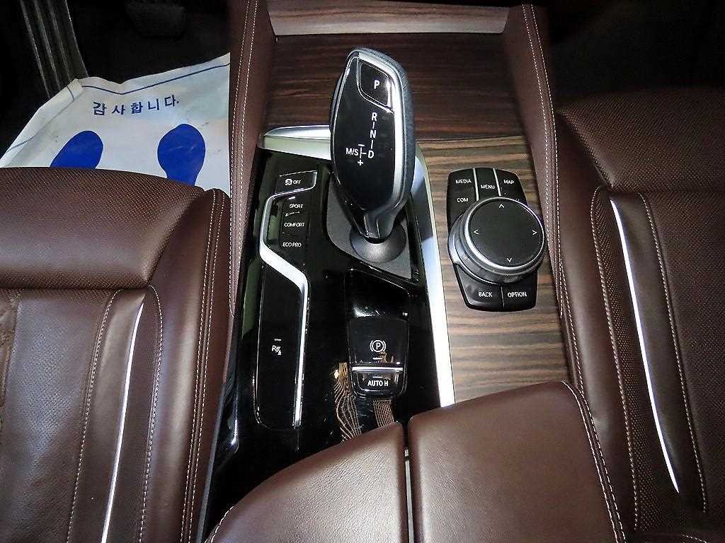 BMW 5시리즈 5시리즈 (G30) 530i 럭셔리 이미지 12