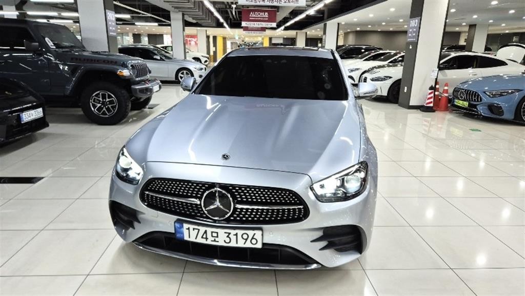 벤츠 E 클래스 E-클래스 W213 E220d 4MATIC AMG라인 이미지 1