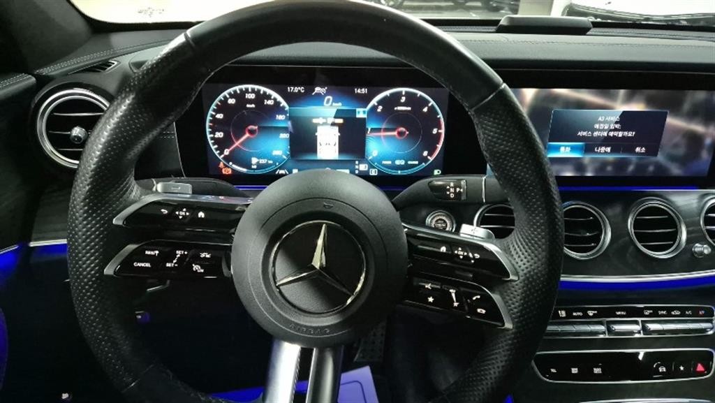 벤츠 E 클래스 E-클래스 W213 E220d 4MATIC AMG라인 이미지 11