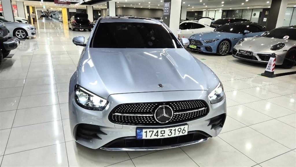벤츠 E 클래스 E-클래스 W213 E220d 4MATIC AMG라인 이미지 2