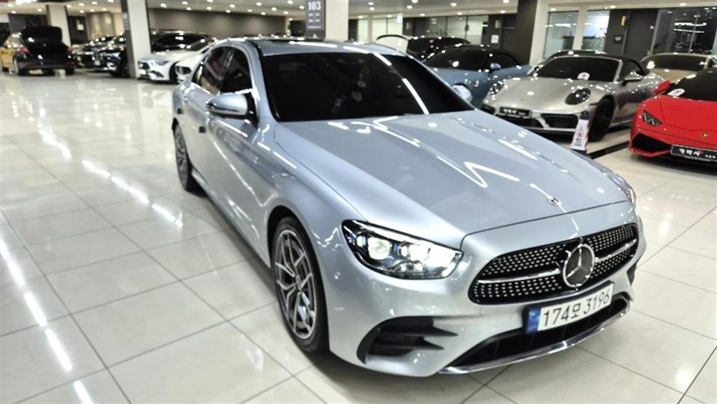 벤츠 E 클래스 E-클래스 W213 E220d 4MATIC AMG라인 이미지 3