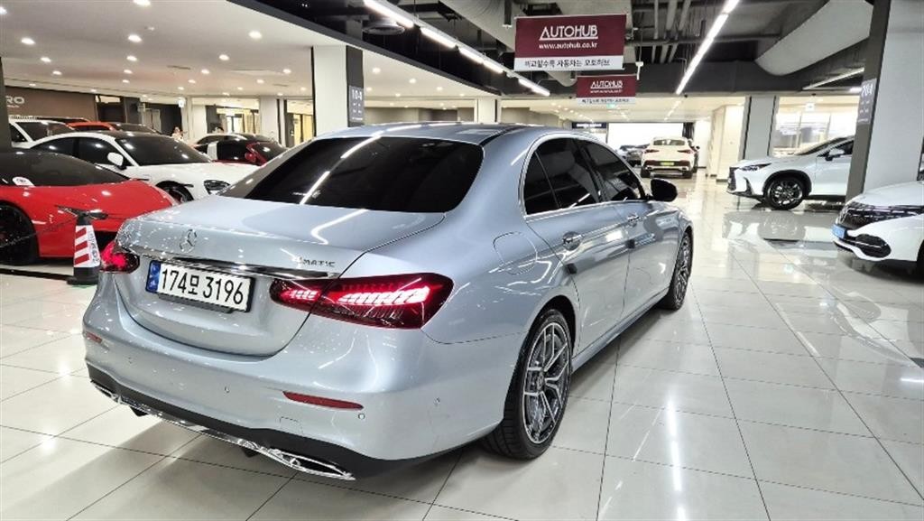 벤츠 E 클래스 E-클래스 W213 E220d 4MATIC AMG라인 이미지 5