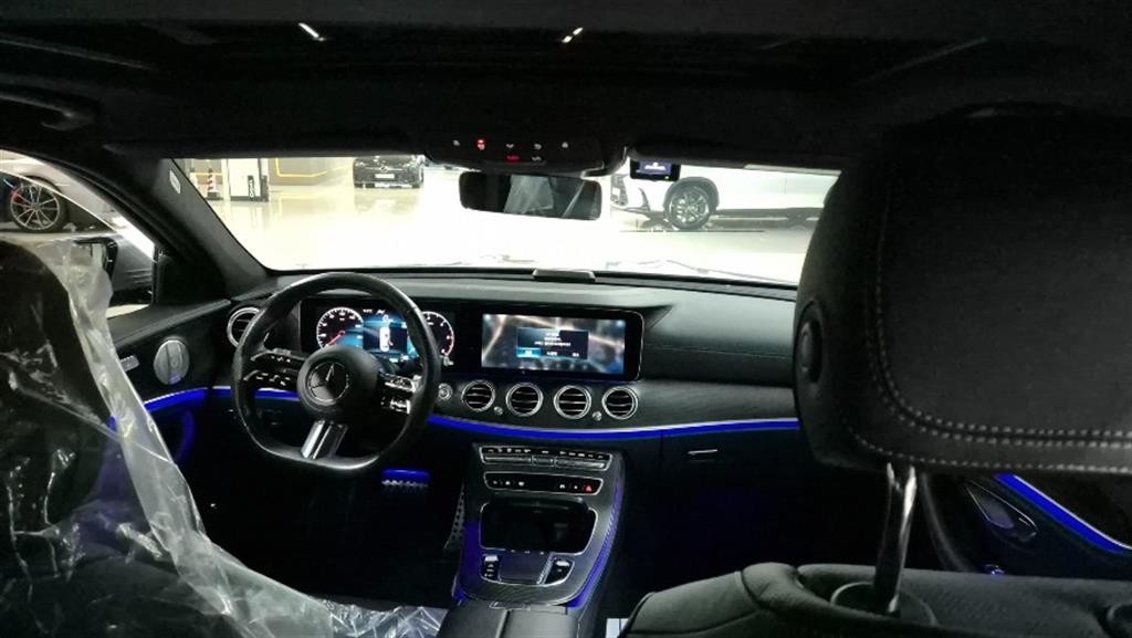 벤츠 E 클래스 E-클래스 W213 E220d 4MATIC AMG라인 이미지 7