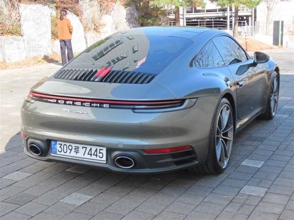포르쉐 911 911(992) 카레라 이미지 3