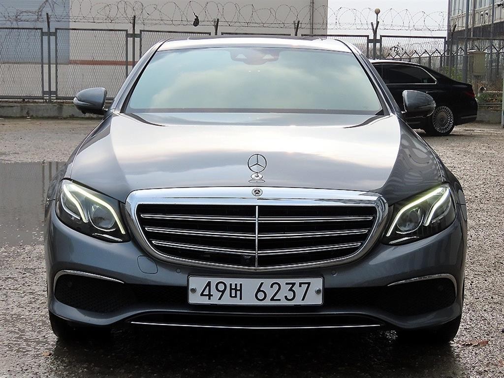 벤츠 E 클래스 E-클래스 W213 E300 4MATIC 익스클루시브 이미지 1