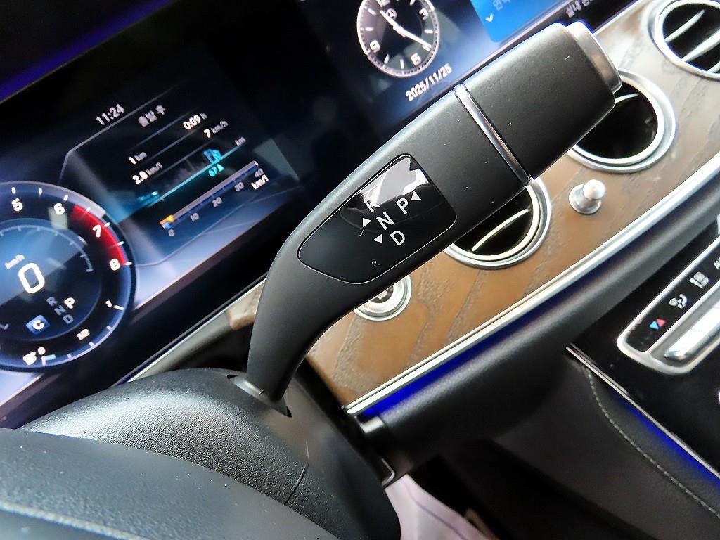 벤츠 E 클래스 E-클래스 W213 E300 4MATIC 익스클루시브 이미지 11