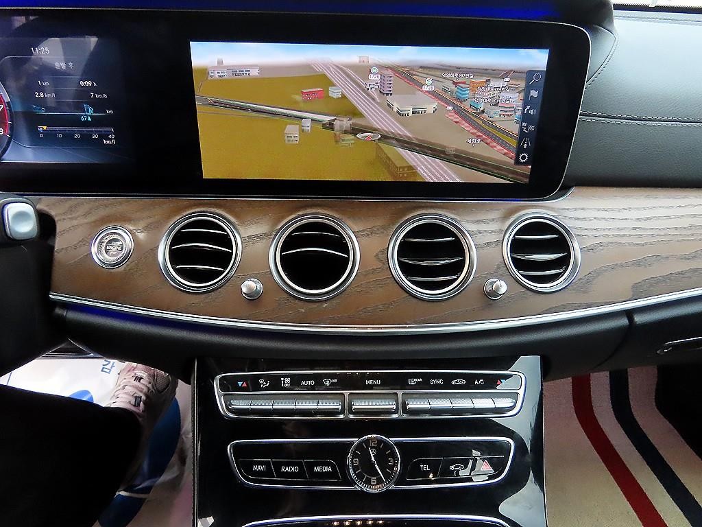 벤츠 E 클래스 E-클래스 W213 E300 4MATIC 익스클루시브 이미지 12