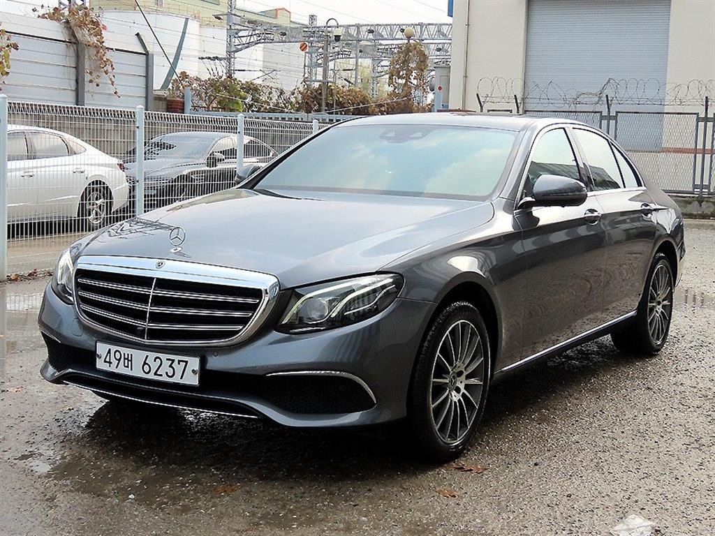 벤츠 E 클래스 E-클래스 W213 E300 4MATIC 익스클루시브 이미지 2