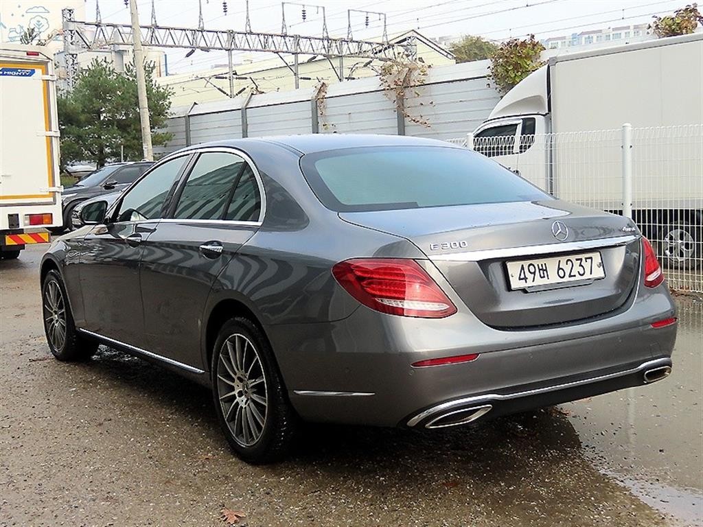 벤츠 E 클래스 E-클래스 W213 E300 4MATIC 익스클루시브 이미지 3