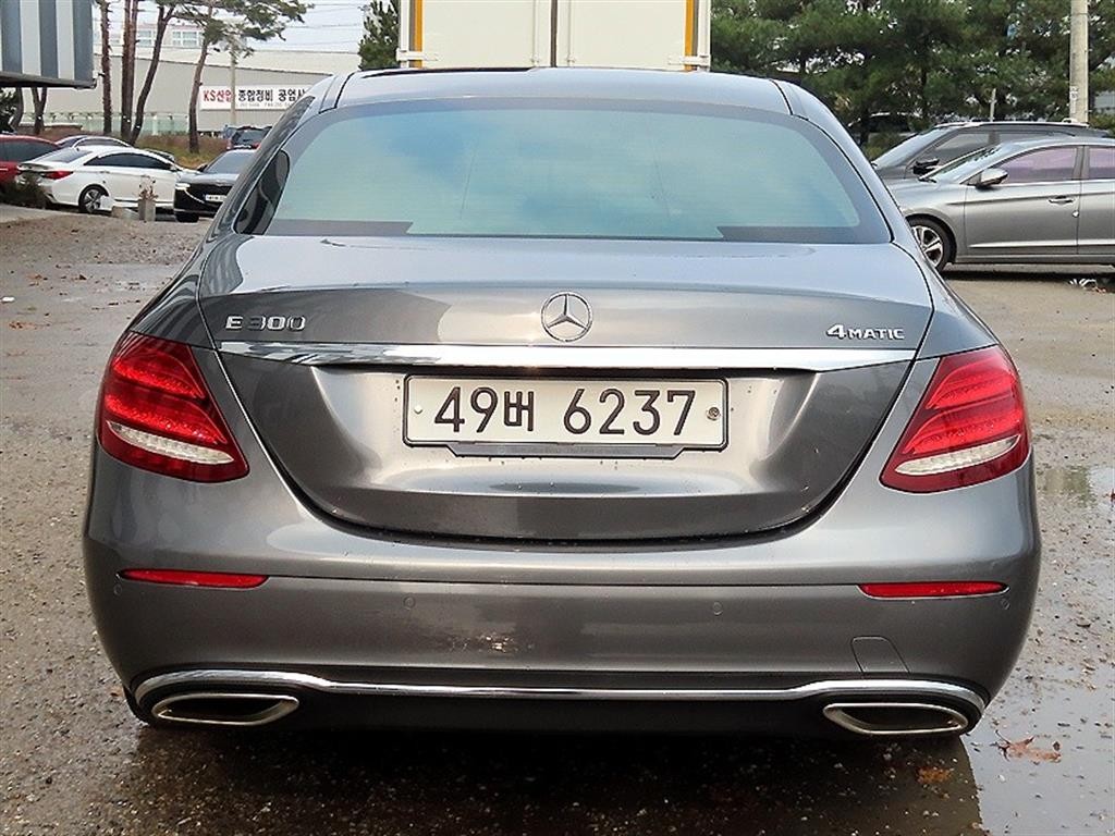 벤츠 E 클래스 E-클래스 W213 E300 4MATIC 익스클루시브 이미지 4